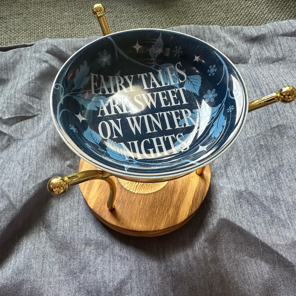 OwlCrate Exclusive Winternight Wax Warmer with wax
